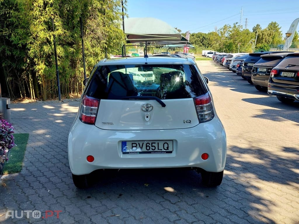 Toyota iQ 1.0 VVT-i