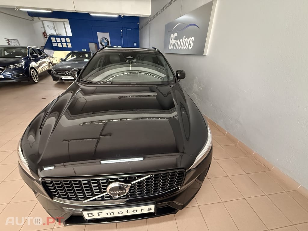 Volvo XC60 2.0 B4 Plus Dark