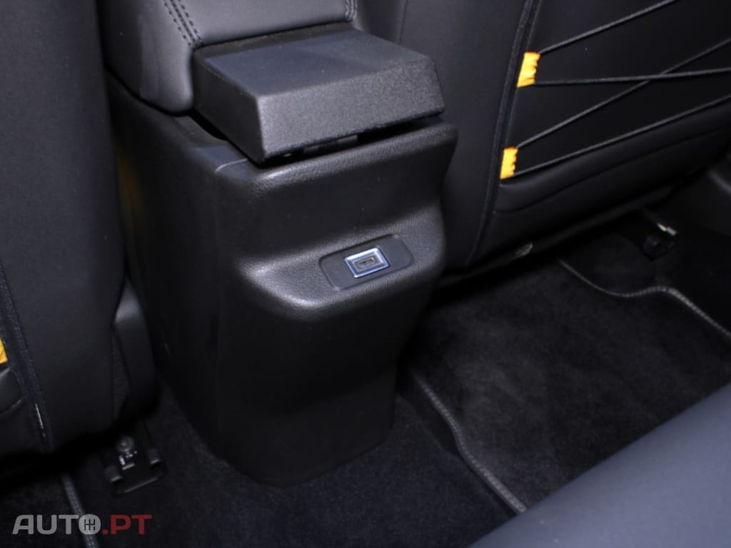 Jeep Avenger 1.2 4xe HIBRIDO MHEV eAWD NORTH FACE EDIÇÃO LIMITADA ONE OF 4806