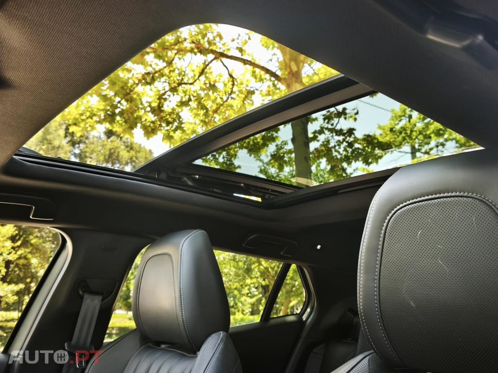 Peugeot e-2008 50 kWh GT — fotografia 19