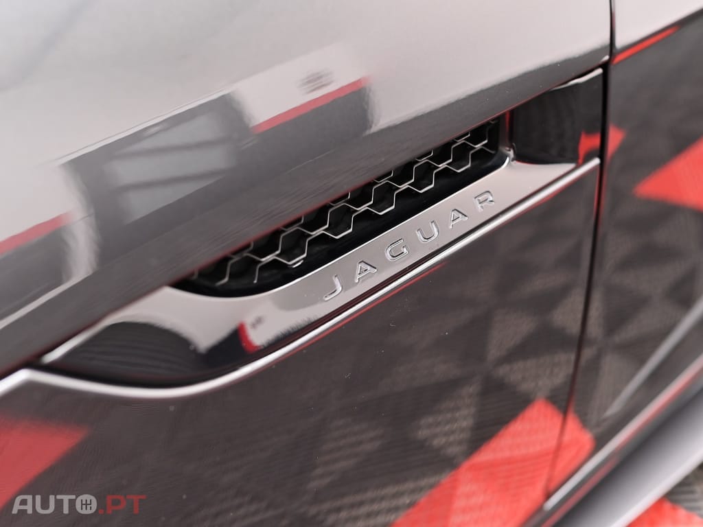 Jaguar F-Type 2.0 i4 Chequered Flag