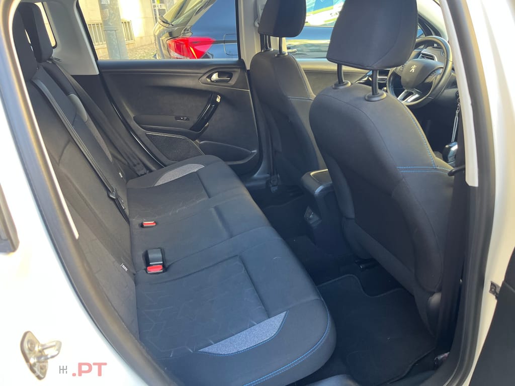 Peugeot 2008 1.5 BlueHDi Signature