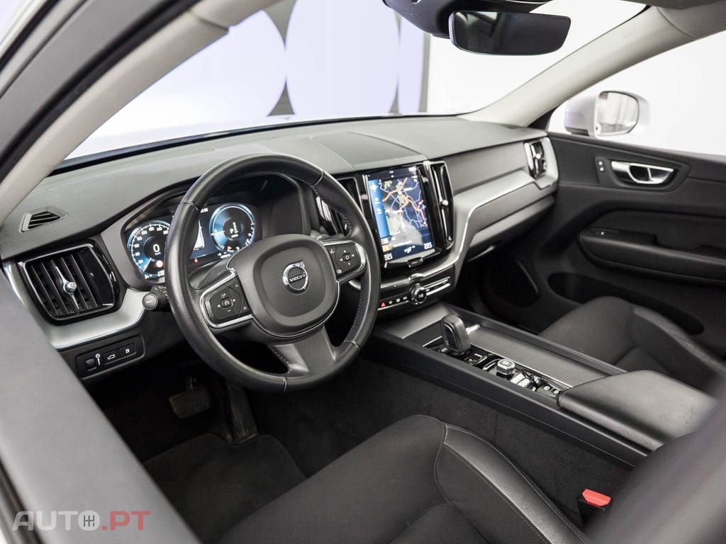 Volvo XC60 2.0 T8 PHEV Momentum Plus AWD