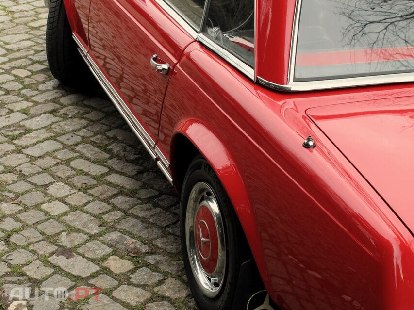 Mercedes-Benz 230 SL