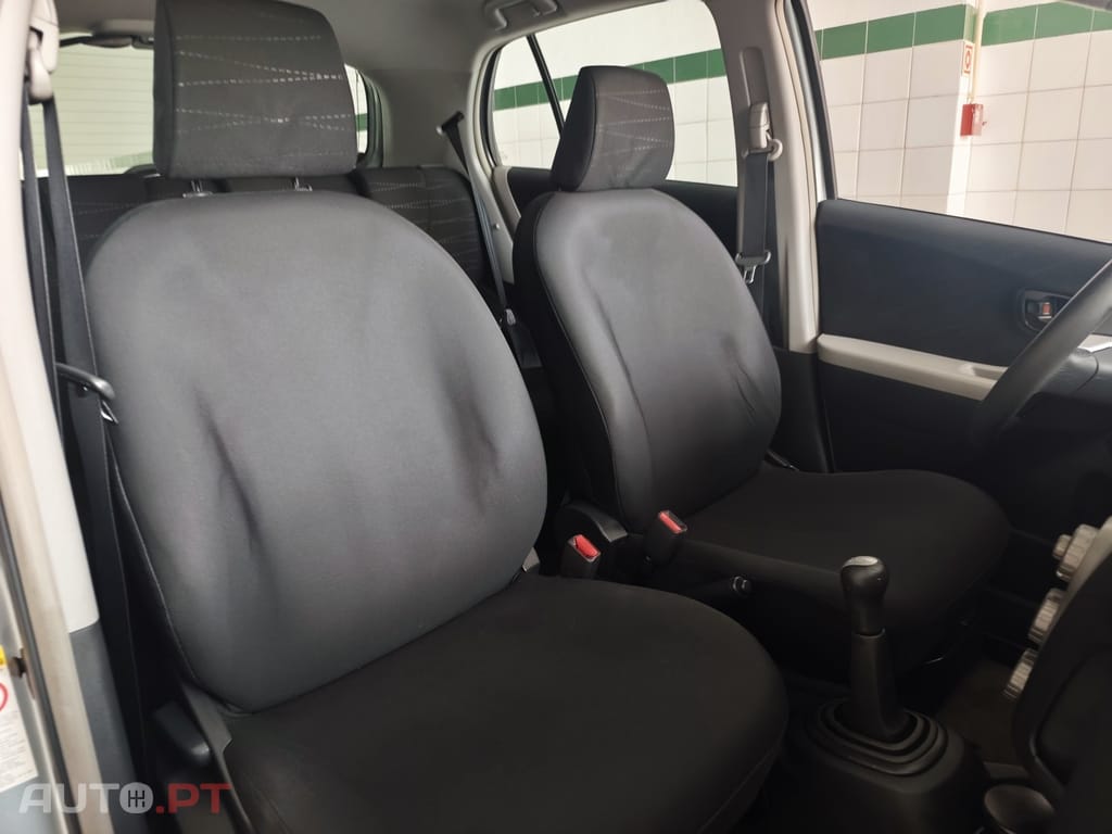 Toyota Yaris 1.0 VVT-i AC Manual