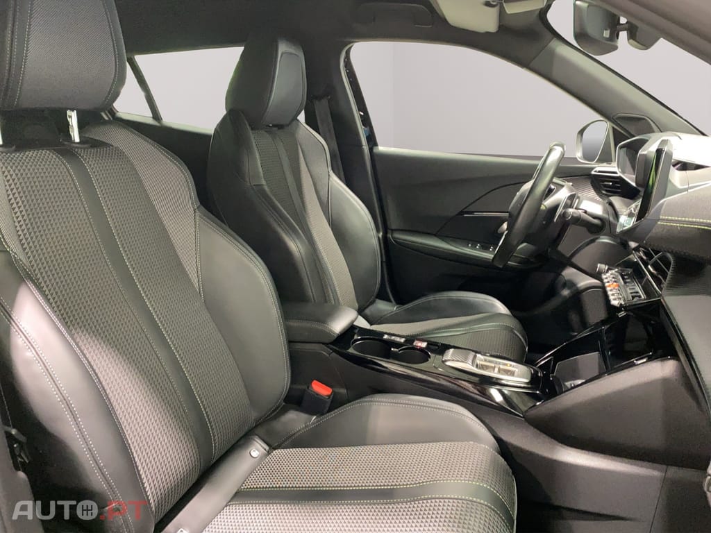 Peugeot 2008 1.2 PureTech GT EAT8