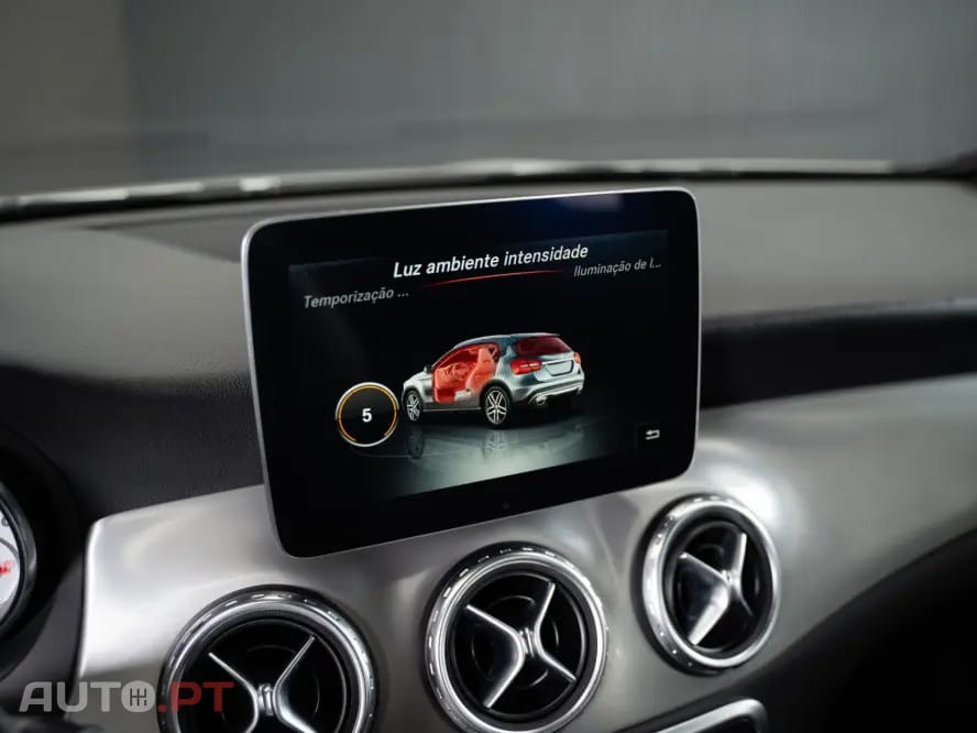 Mercedes-Benz GLA 200 AMG Line