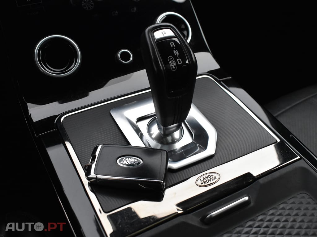 Land Rover Evoque 1.5 P300e AWD R-Dynamic SE Auto