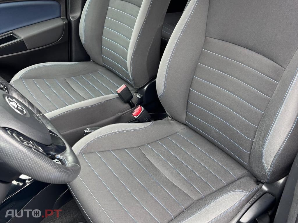 Toyota Yaris 1.5 HSD Confort Plus