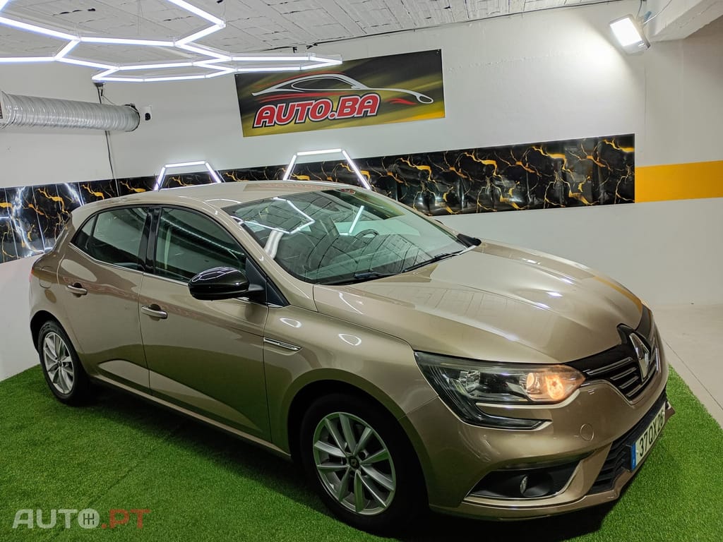 Renault Clio Outro