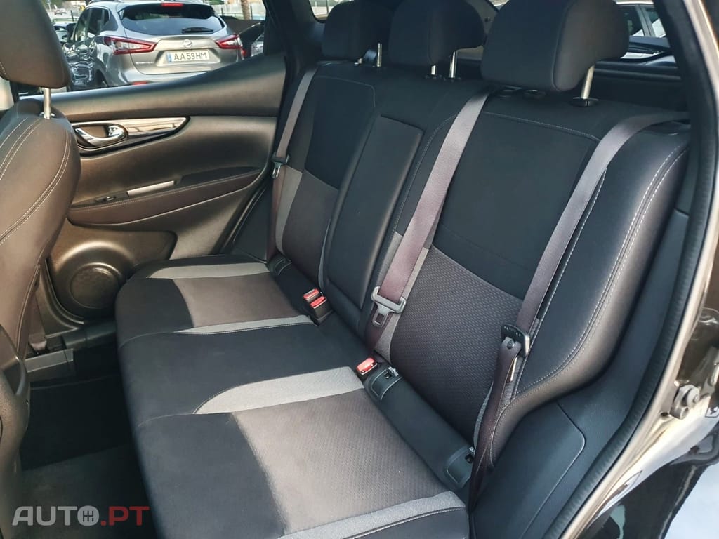 Nissan Qashqai 1.3 DIG-T N-Connecta J18