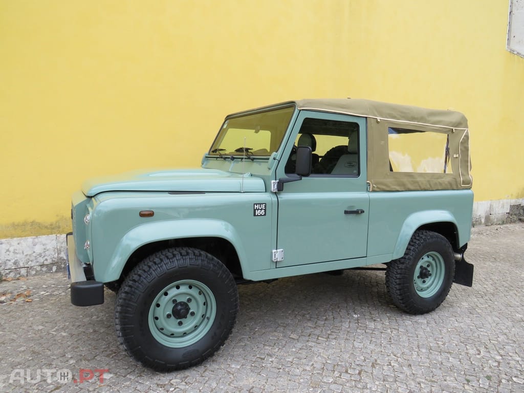 Land Rover Defender TD4 PUMA HERITAGE