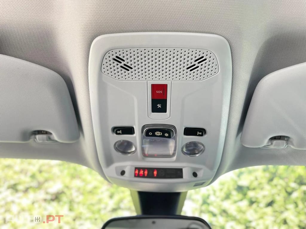 Peugeot 2008 1.2 PureTech Active Pack EAT8 — fotografia 13