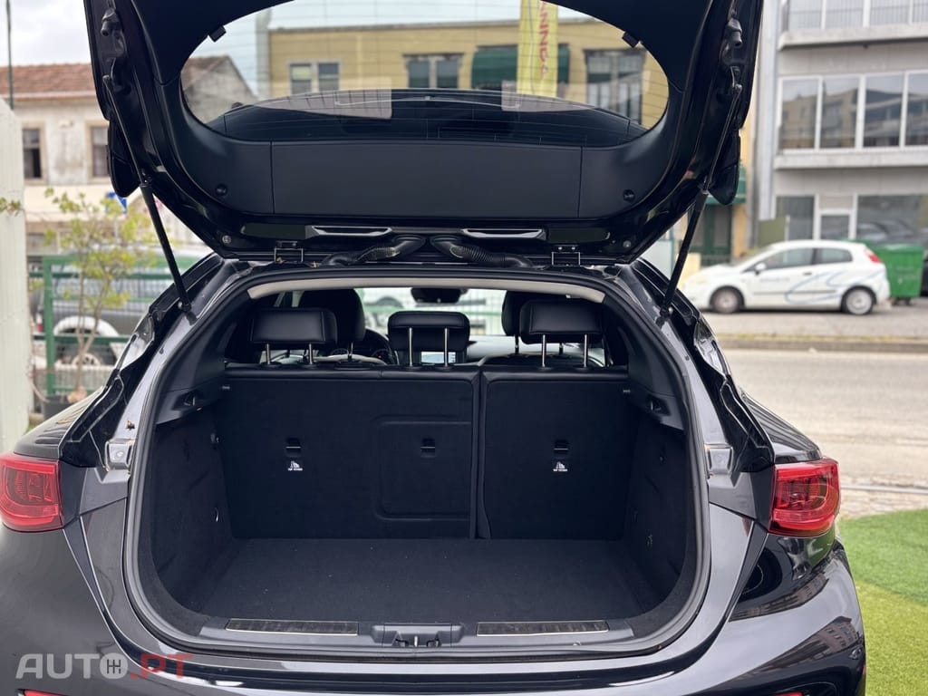 Infiniti Q30 1.5d DCT Premium City Black
