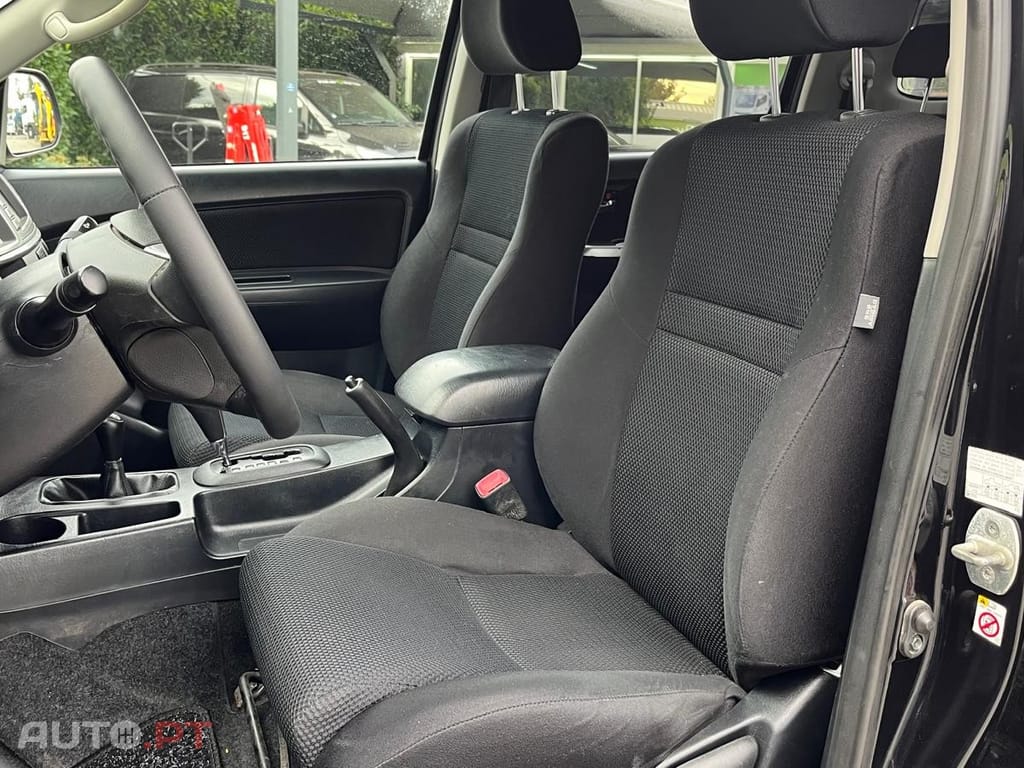 Toyota Hilux 3.0 D-4D 4WD CD Tracker CA