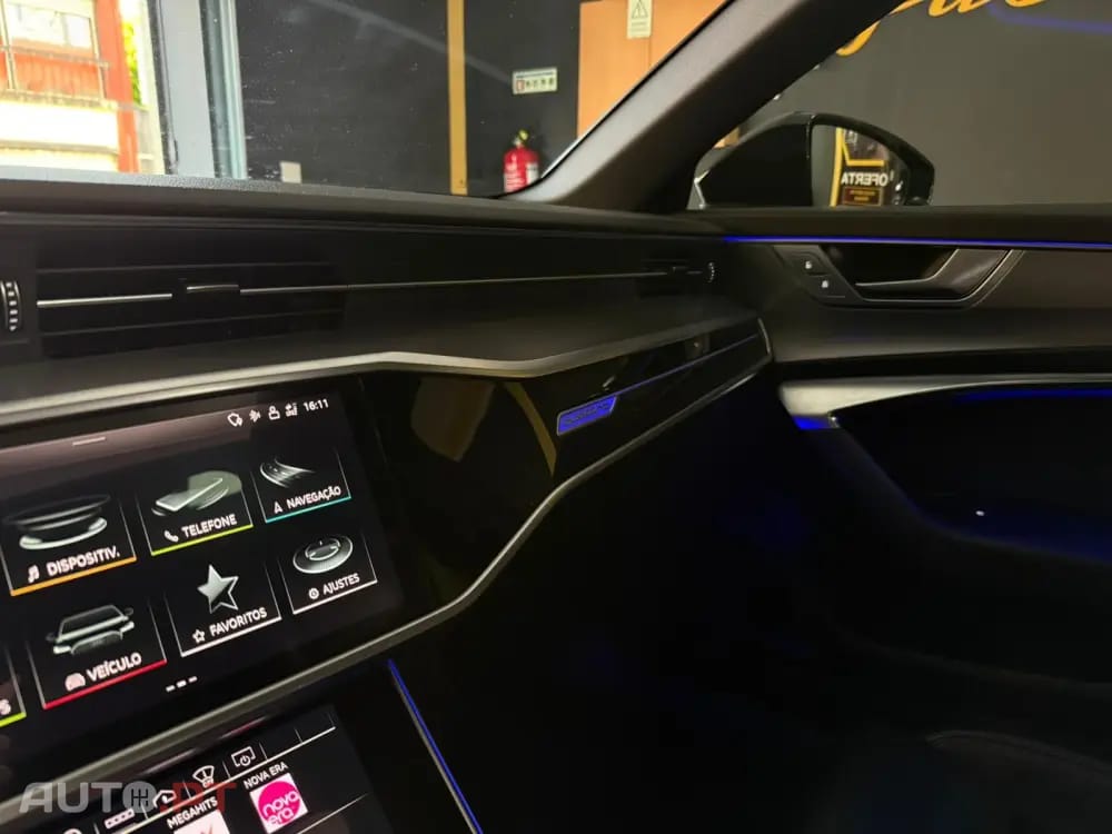 Audi A6 Avant Sport 40 TDI quattro S line HUD Matrix Black Edition — fotografia 30