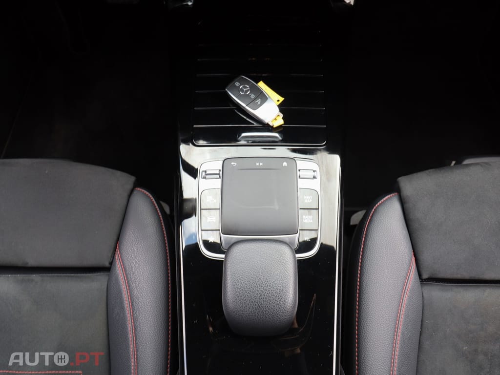Mercedes-Benz A 250 e 8G-DCT AMG Line — fotografia 15