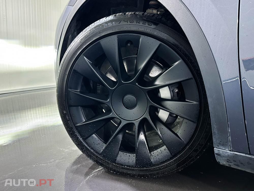 Tesla Model Y Long Range Dual Motor AWD