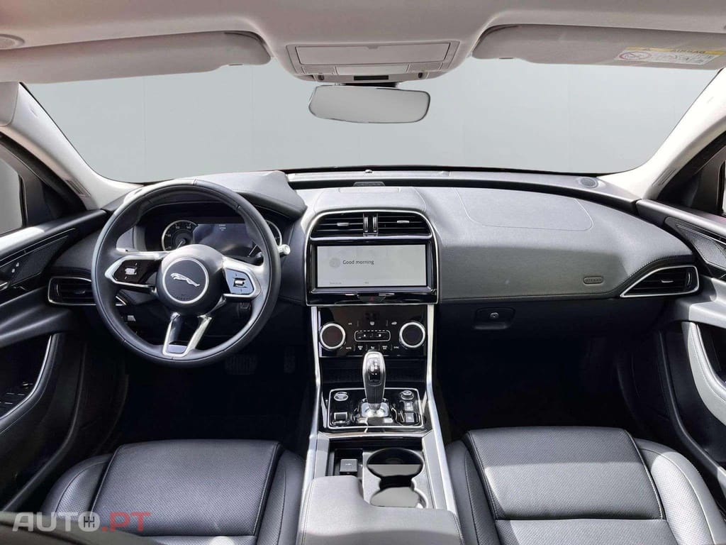 Jaguar XE 200d R Dynamic RED 