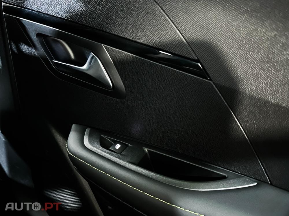 Peugeot E-208 51 kWh GT