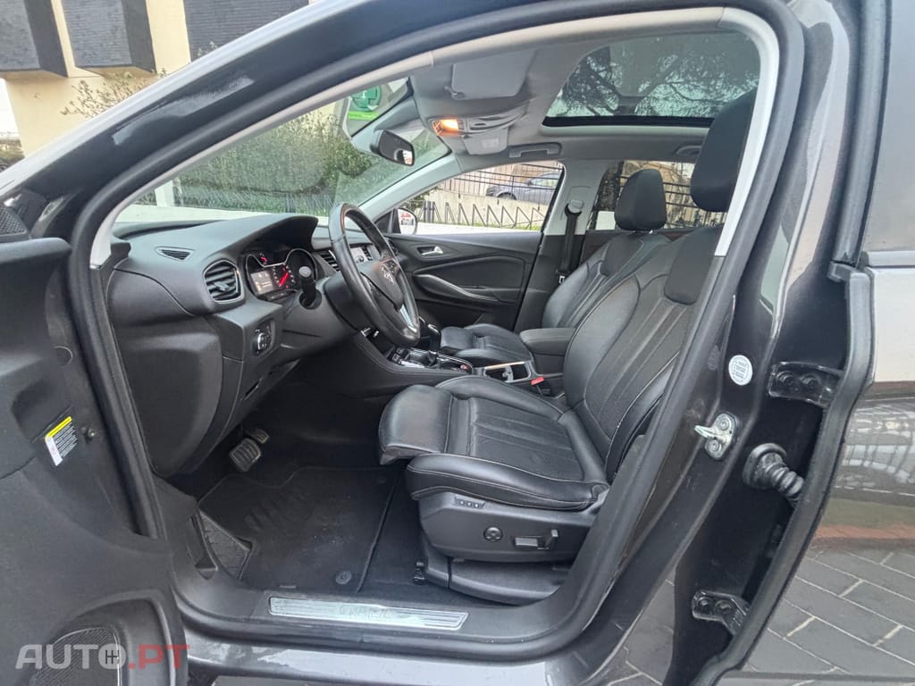 Opel Grandland (X) 1.2 T Design & Tech AT