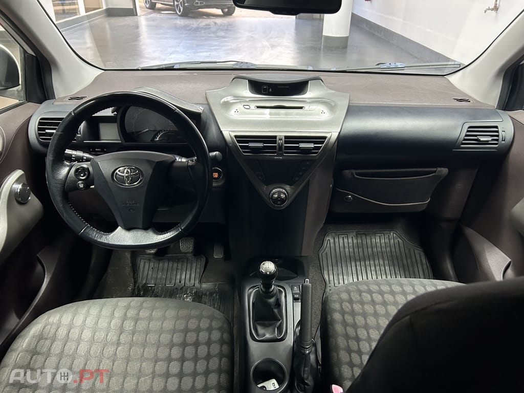 Toyota iQ 1.0 VVT-i