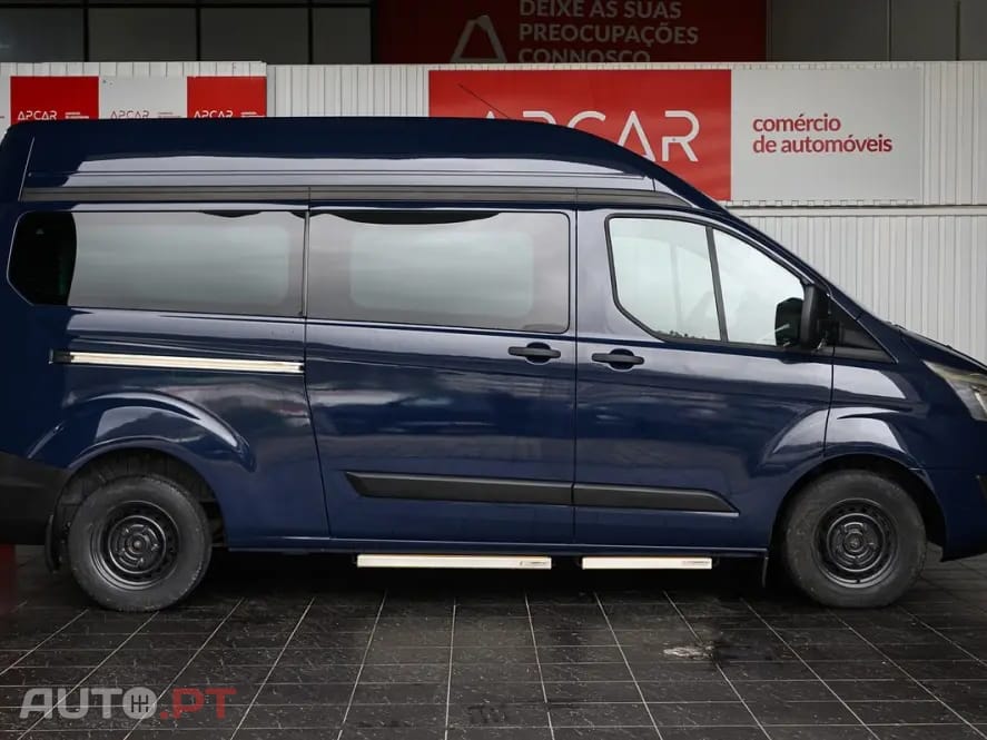Ford Transit Custom Adaptada p/ 3 cadeiras de rodas