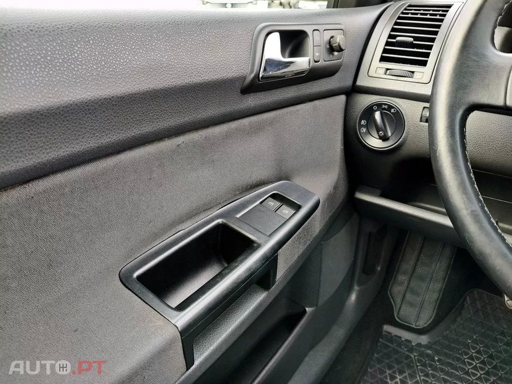 Volkswagen Polo 1.4 TDi Trendline — fotografia 19