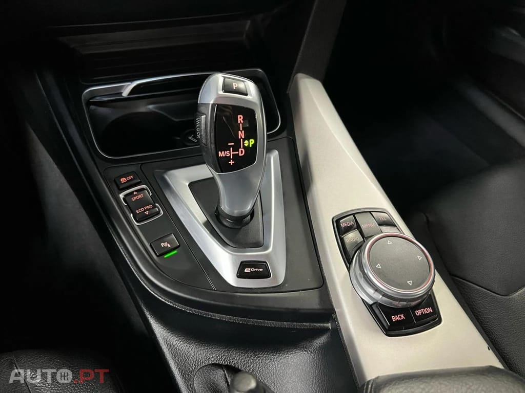 BMW 330 e iPerformance Advantage