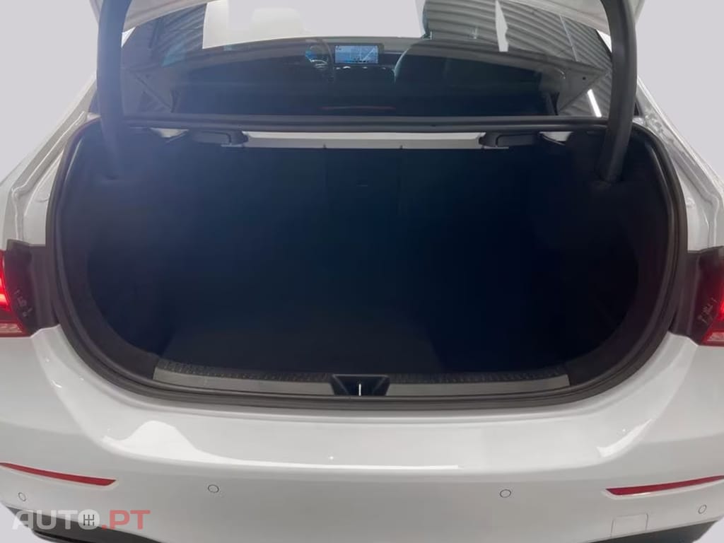 Mercedes-Benz A 250 I.V.A DEDUTIVEL e AMG