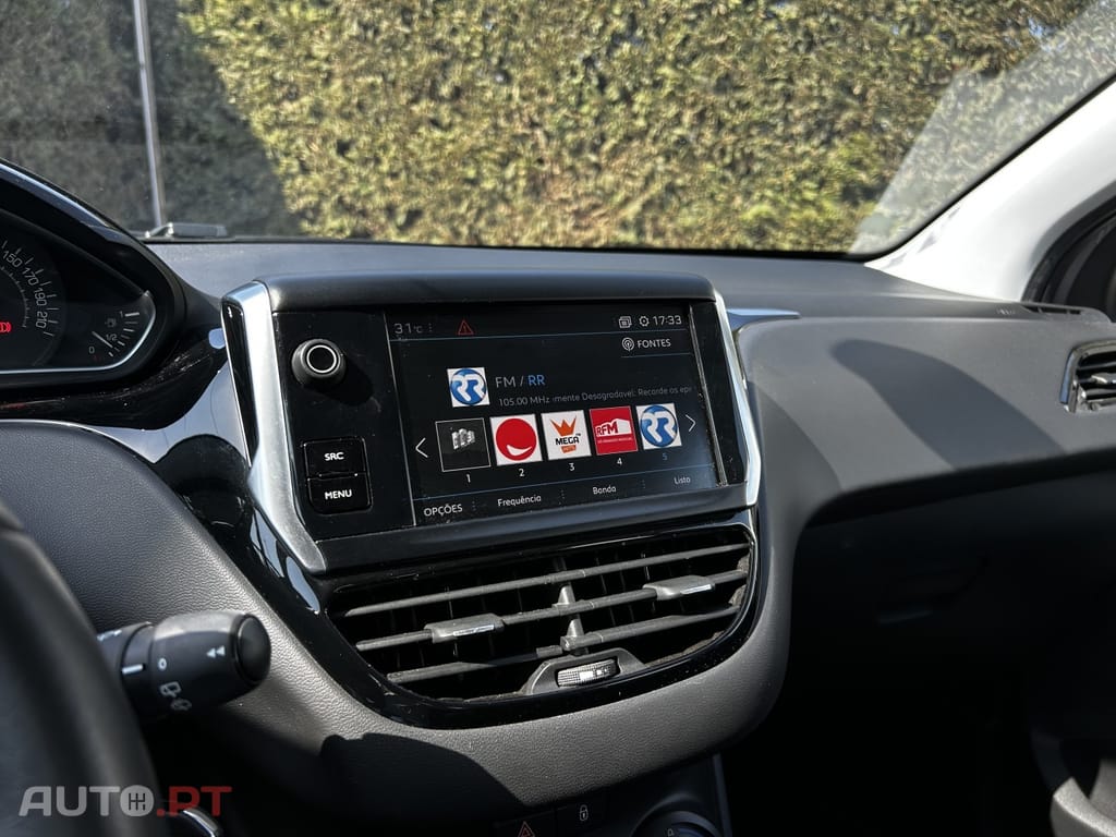 Peugeot 208 1.2 PureTech Signature