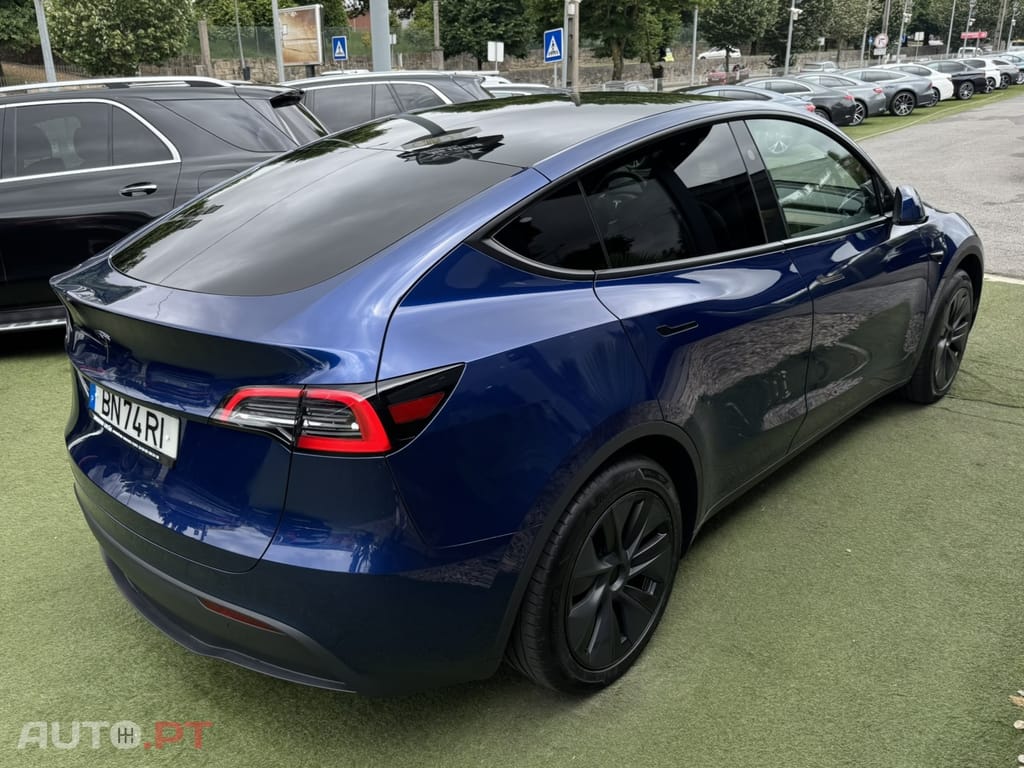 Tesla Model Y Long-Range RWD