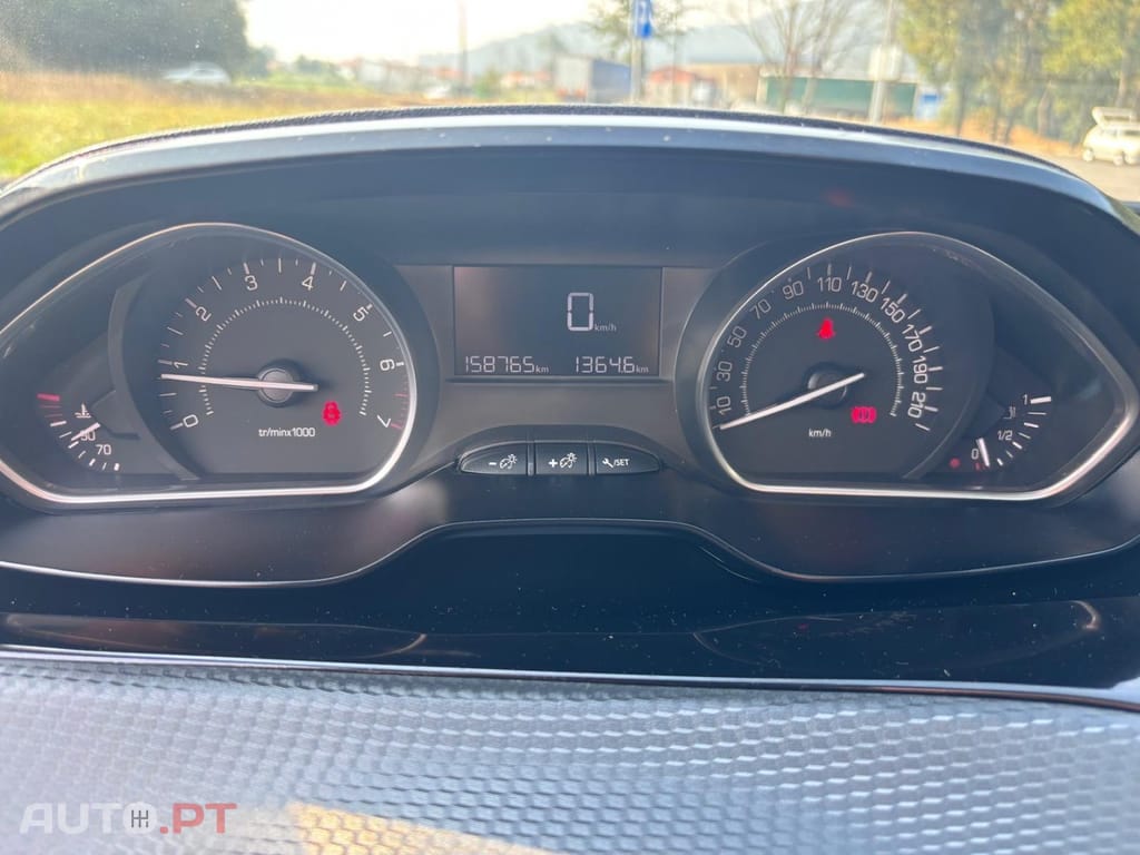 Peugeot 208 1.2 PureTech Signature