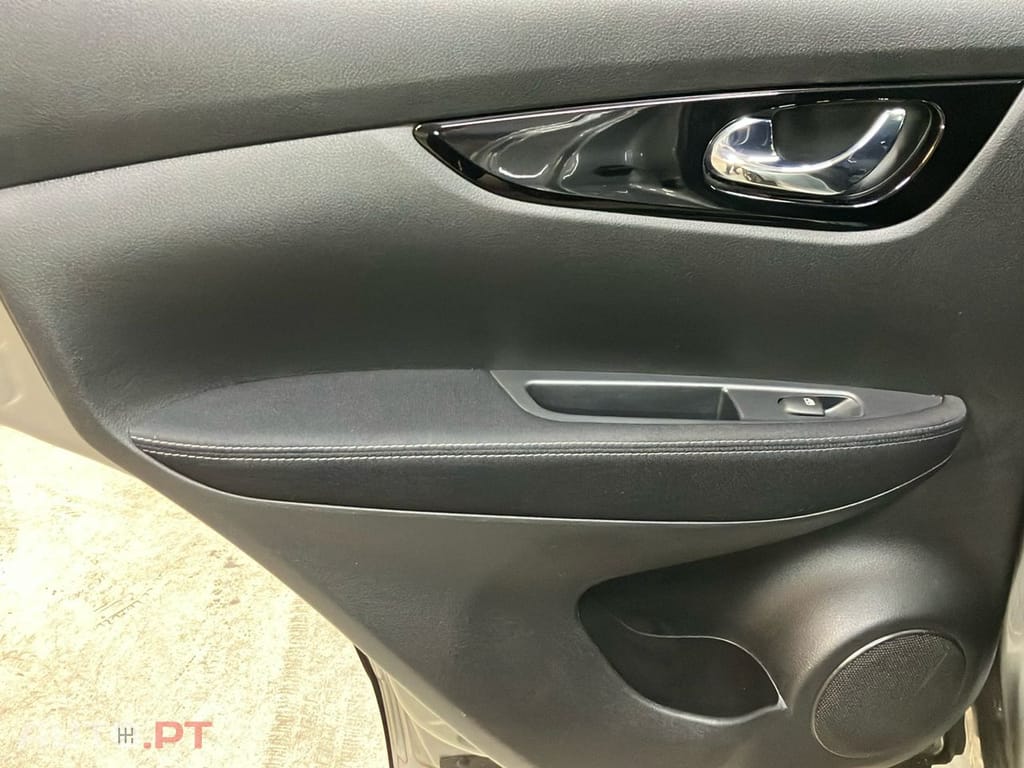 Nissan Qashqai 1.3 DIG-T N-Connecta J18