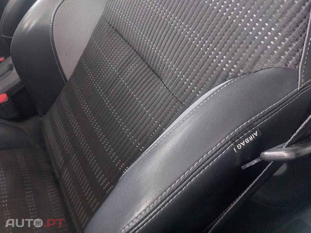 Peugeot 2008 1.2 PureTech Allure