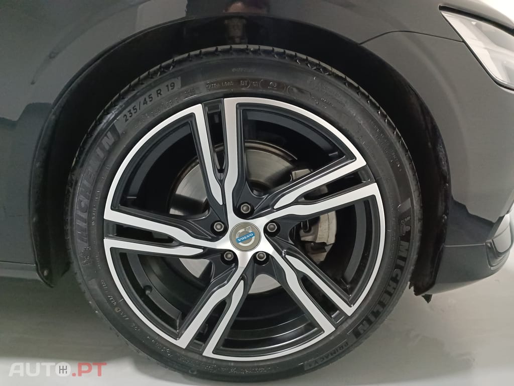 Volvo V60 2.0 B4 Plus Dark Auto