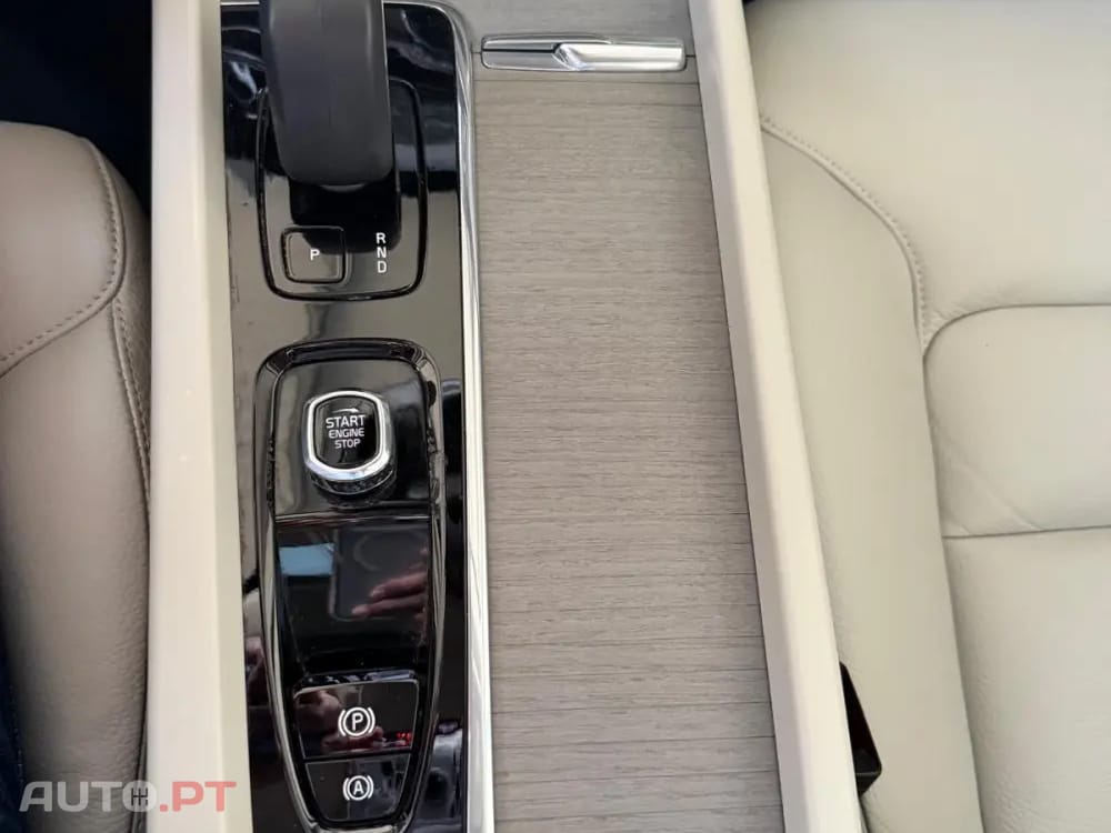 Volvo XC60 2.0 T6 PHEV Core AWD