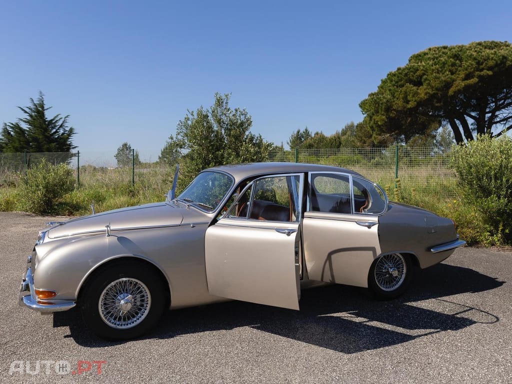 Jaguar S-Type 3.8