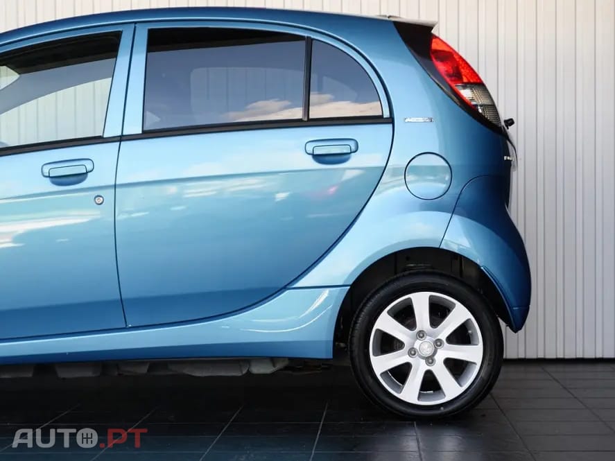 Peugeot iOn Active