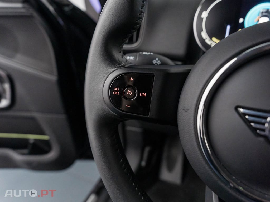 MINI Countryman Cooper SE Premium Essential Auto