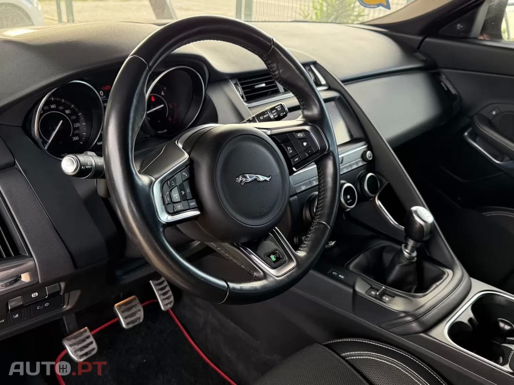 Jaguar E-Pace D150 AWD R-Dynamic