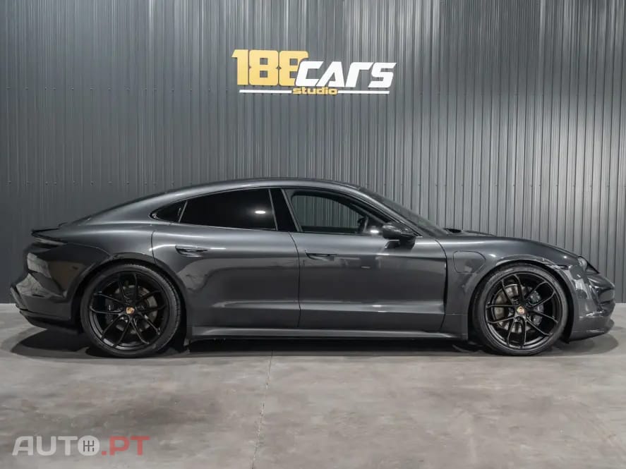 Porsche Taycan 4