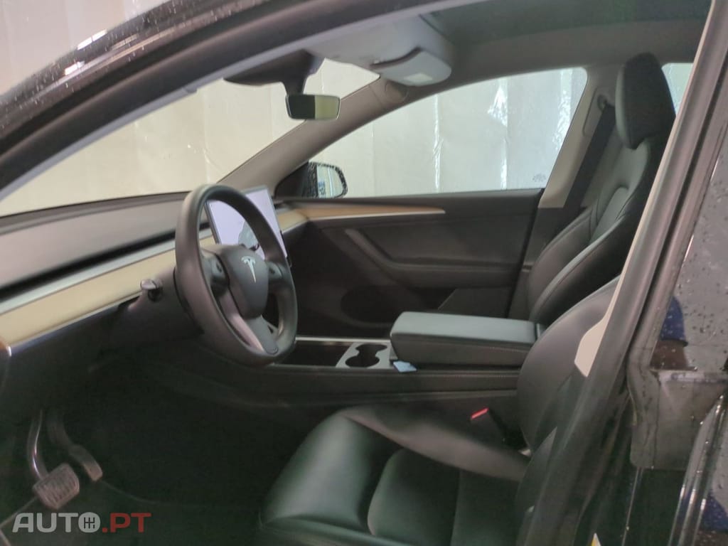Tesla Model Y Standard RWD