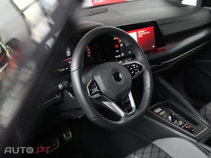 Volkswagen Golf 1.5 eTSI R-Line DSG