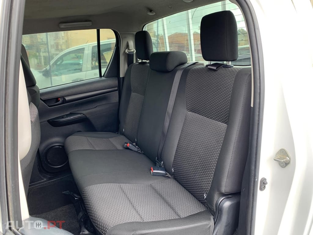 Toyota Hilux 2.4 D-4D 2WD CD