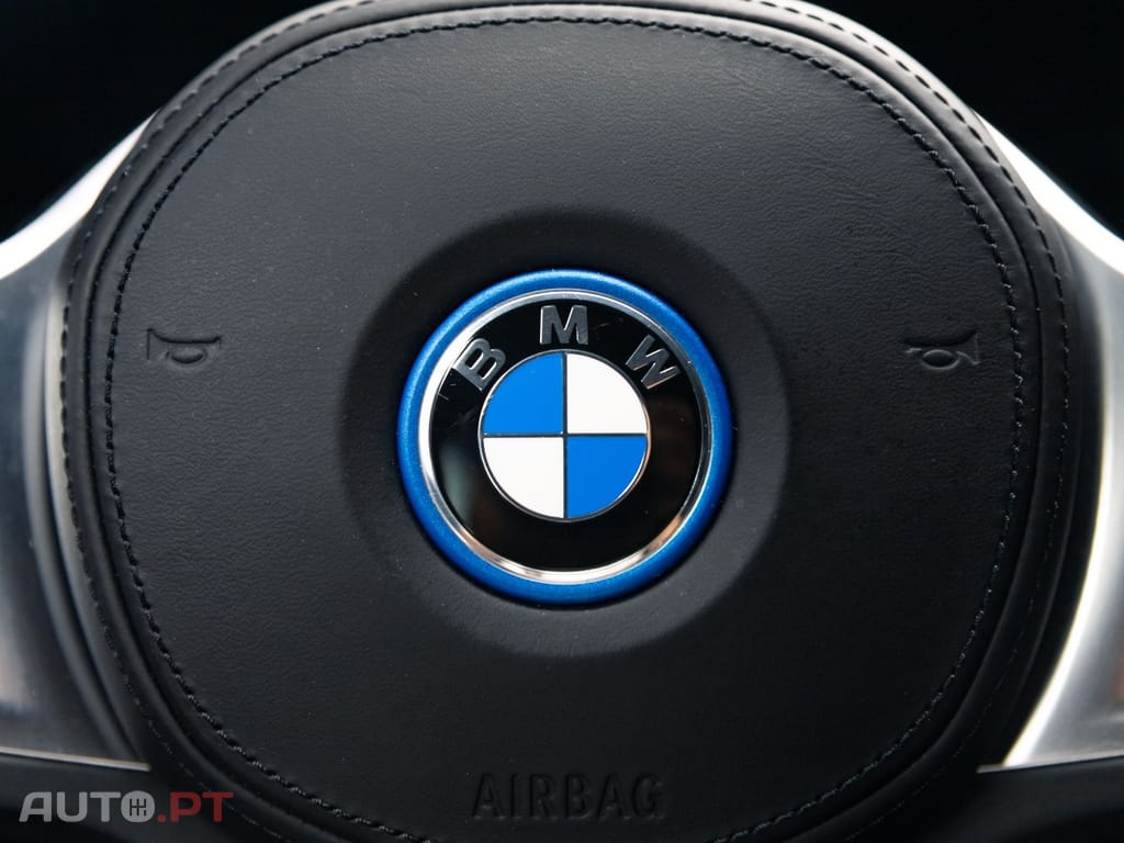 BMW 330 e Pack Desportivo M Auto