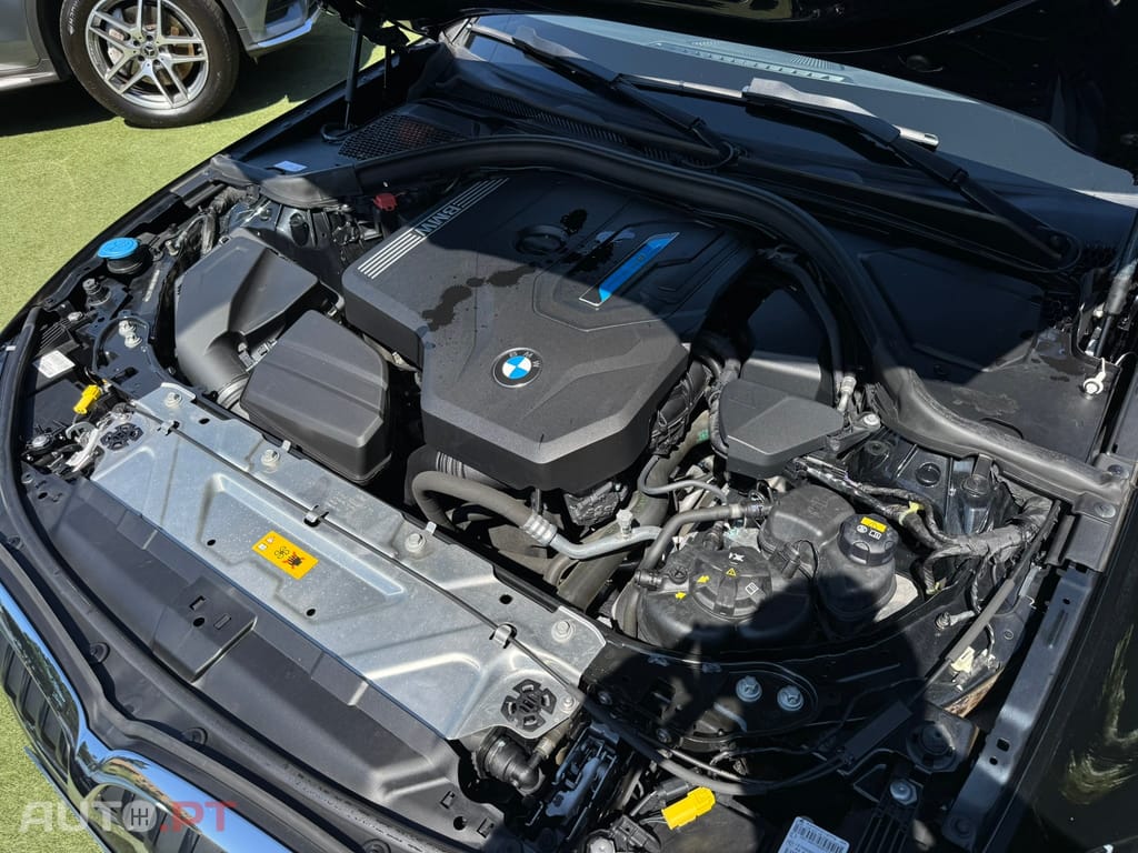 BMW 330 e Touring Auto