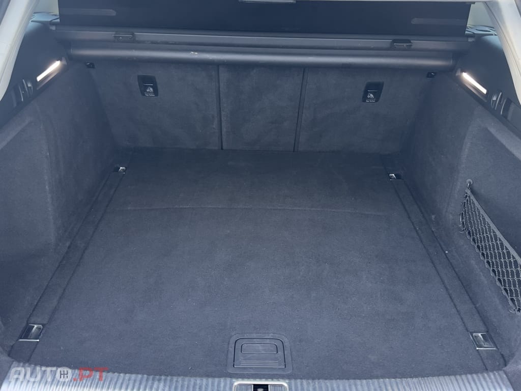Audi A4 Avant 2.0 TDi S-Line Matrix