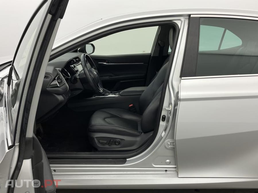 Toyota Camry 2.5 Hybrid Dynamic Business