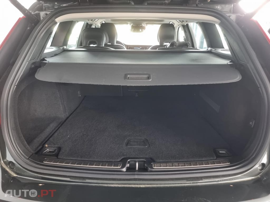 Volvo V60 2.0 T4 Momentum Plus